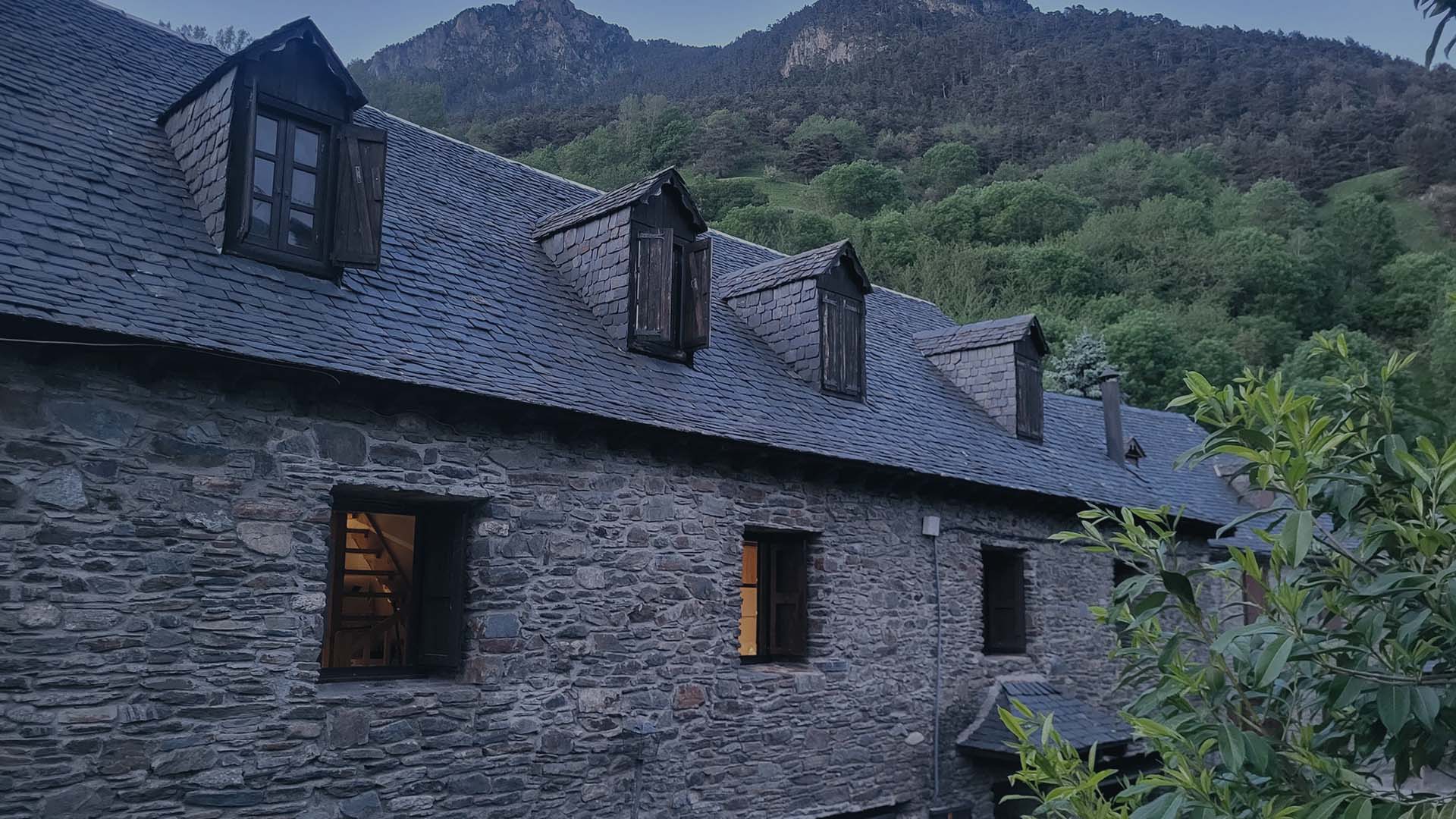 casas rurales para alquiler vacacional con playa y montaña en España Natura Explora