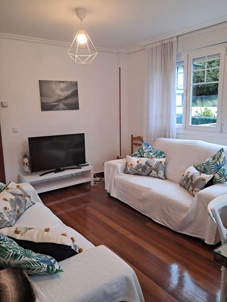 Cantabria-sofas-y-tv