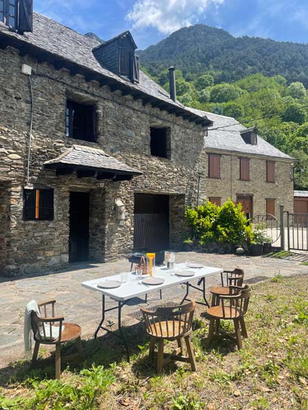 Pirineos-mesa-jardin