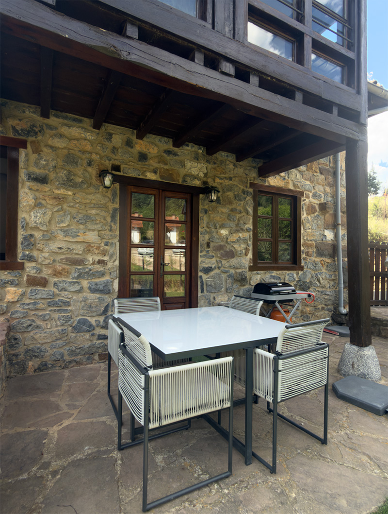 casa-1-mesa-terraza