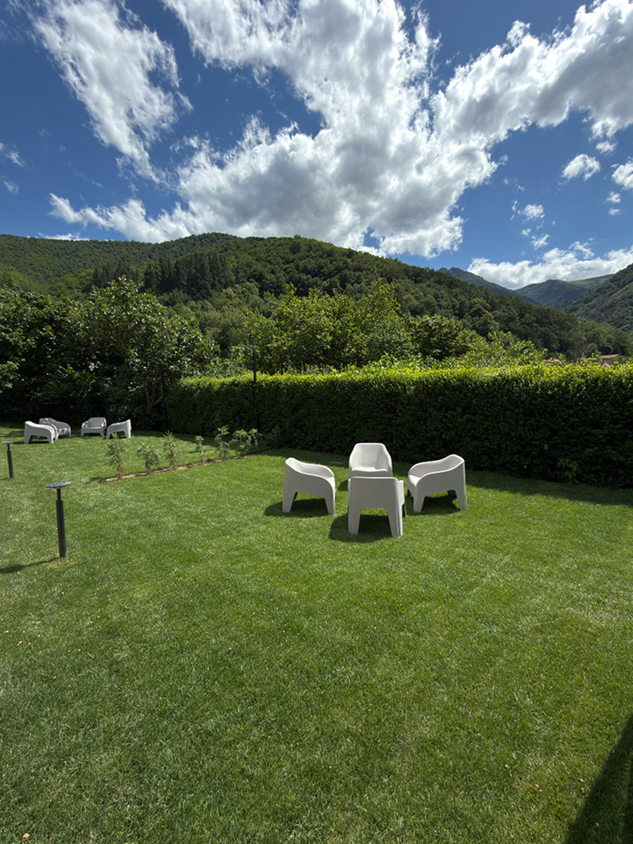 casa-3-jardín-sillas