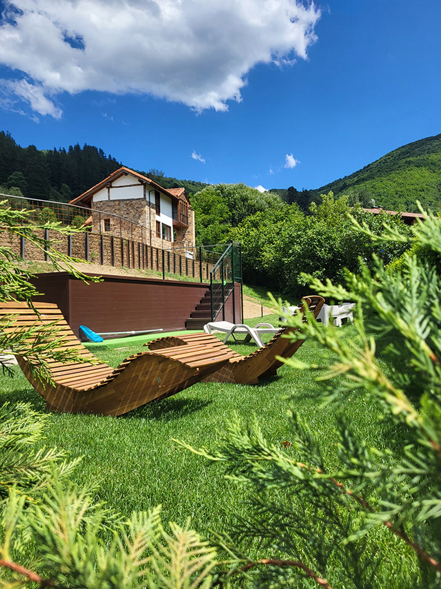 casa-5-jardín-butacas