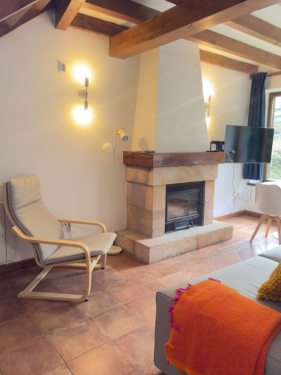casa-6-salón-chimenea